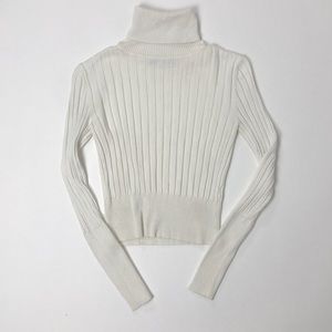 Zara Slightly Cropped Cream Turtleneck Sweater